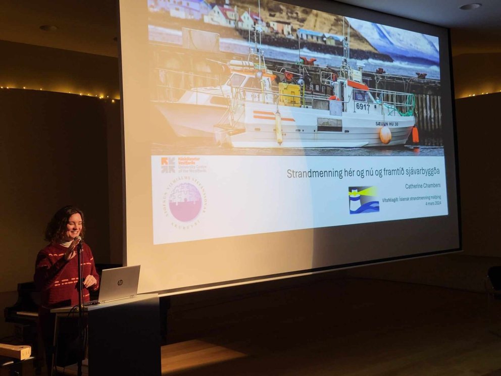 Catherine Chambers og Árni Daníel Júlíusson á málþingi Vitafélagsins um íslenska strandmenningu 4. m…